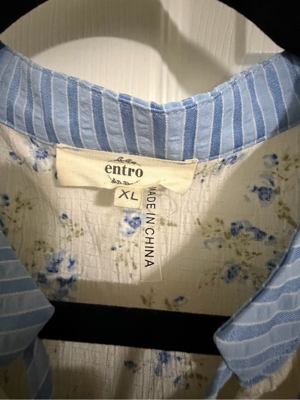 ENTRO Cream Floral Peasant Blouse with Blue Trim-size XL-EUC - Picture 3 of 3